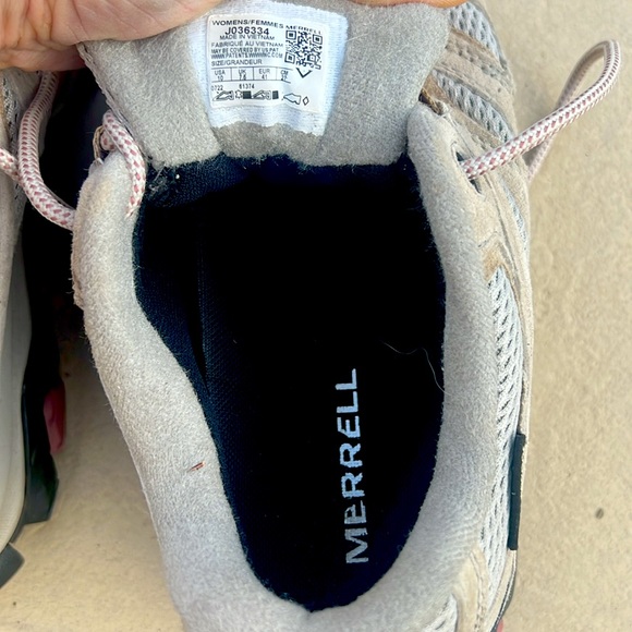 Merrell hiking shoes, women’s 10, worn once! - Picture 6 of 7
